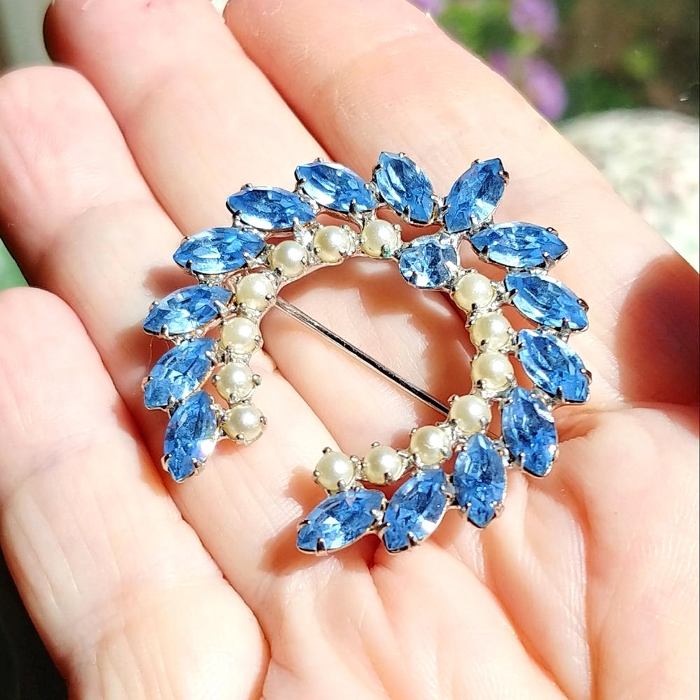 Beautiful Vintage B David Signed Rhinestone and Pearl Swag Brooch Pin